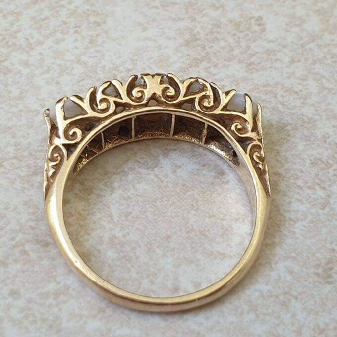 Graduating Five Stone Opal Ring in 9ct Gold, a UK O or a US 7 1/4