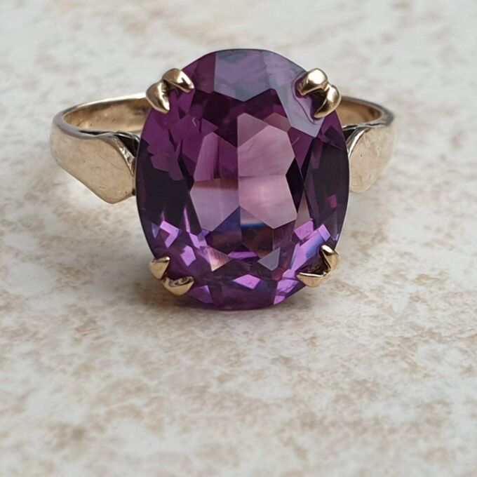 Synthetic Colour Change Sapphire Ring in 9ct Gold,  a UK J1/2 or a US 5 1/4.
