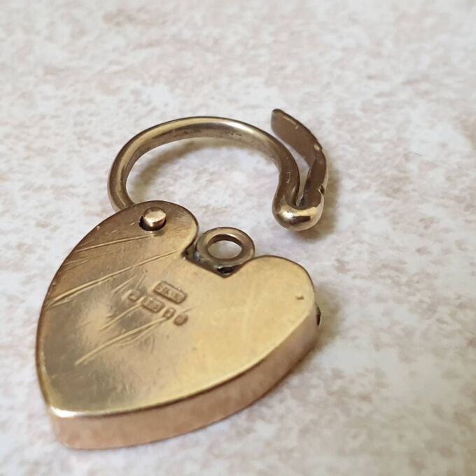 Ornate Heart Padlock Pendant in 9ct Gold