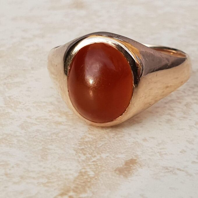 Cabochon Carnelian Signet Ring in 9ct Gold, a UK L 1/2 or a US 6 1/2.