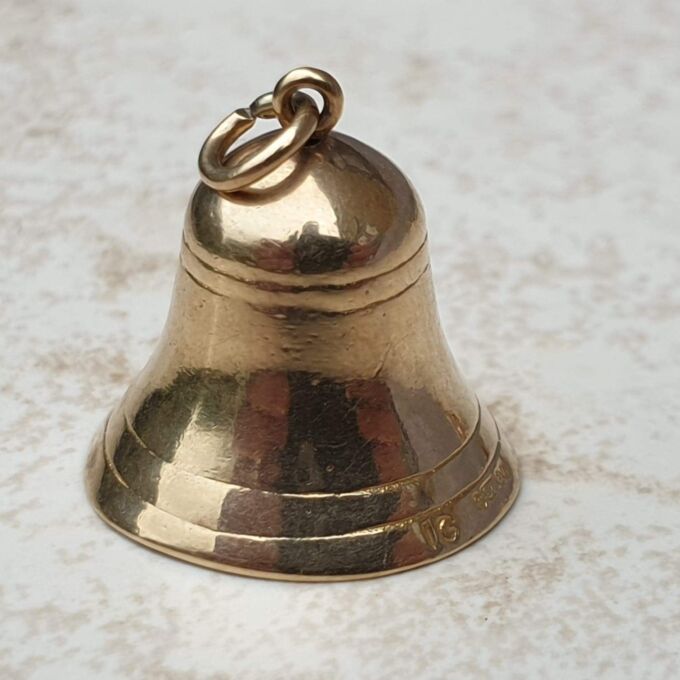 Delightful Working Bell in 9ct Gold.