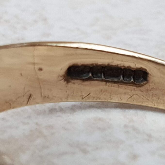 Bold Vintage Buckle Ring in 9ct Gold, a UK Q 1/2 or a US 8 3/4.