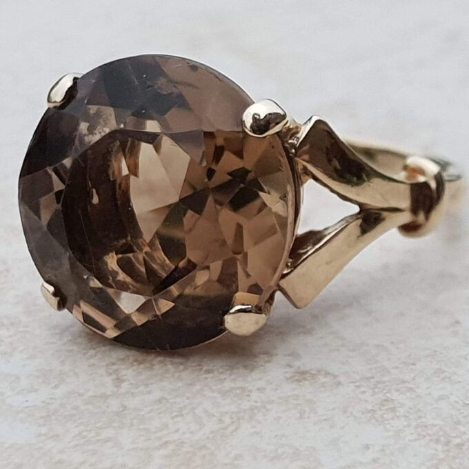 Large Citrine Solitaire Ring in 9ct Gold, a UK almost M 1/2 or a US 6 3/4.