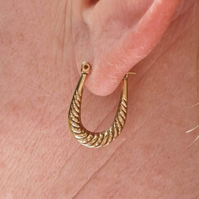 Oval Creole Hoop Earrings in 9ct Gold