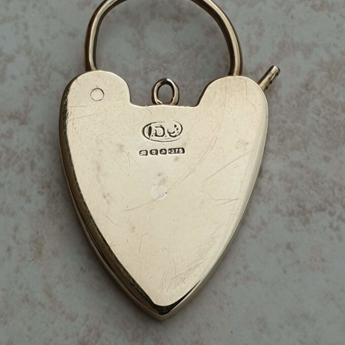 Oversized Heart Padlock in 9ct Gold