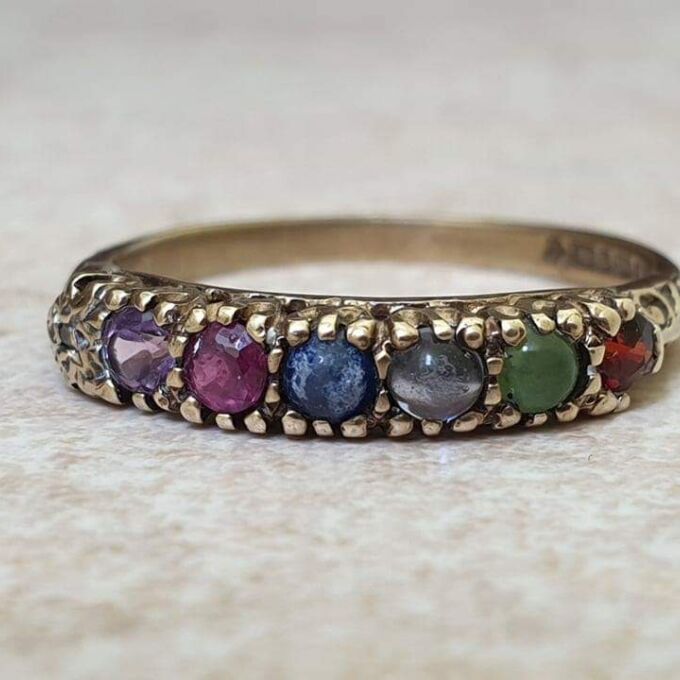Multi Stone DARLING Acrostic Ring in 9ct Gold, a UK N 1/2 or a US 7 1/4