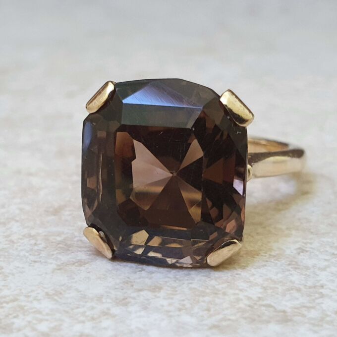 Heavy Smoky Quartz Ring in 9ct Gold.