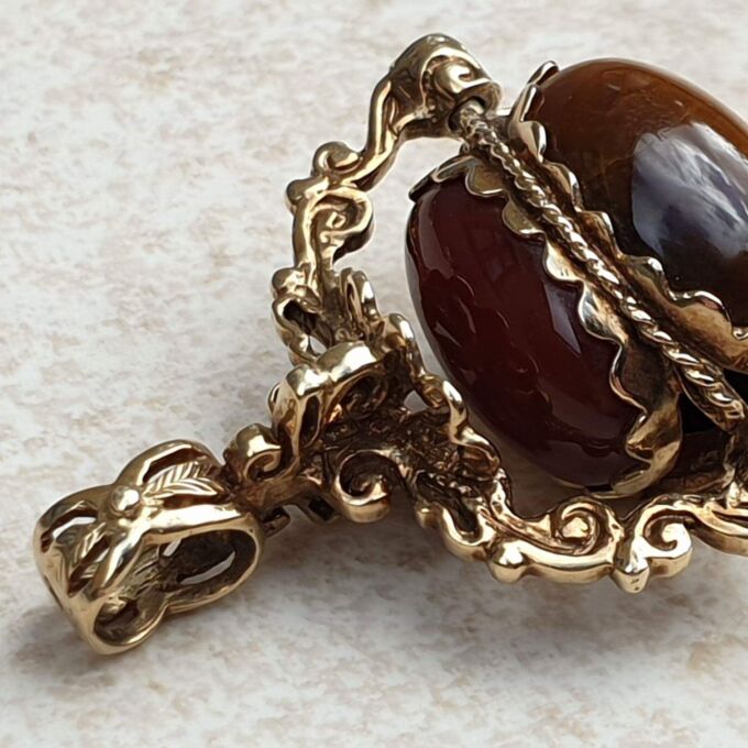 Cabochon Three Stone Spinner Pendant in 9ct Gold