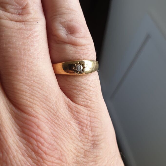 Diamond Solitaire Ring in 9ct Gold,  a UK P or a US 7 3/4 – 8.