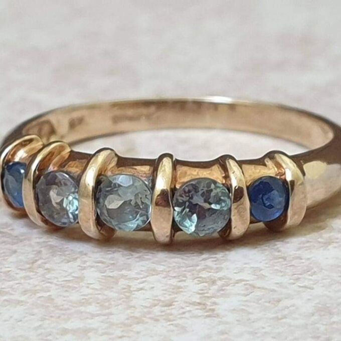 Synthetic Alexandrite and Sapphire Ring in 9ct Gold, a UK M 1/2 or a US 6 3/4