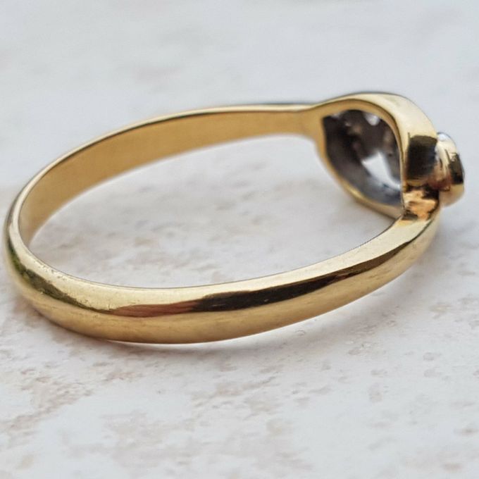 Art Deco Trilogy Diamond Ring in 18ct Gold & Platinum, a UK J 1/2 or a US 5 1/4.