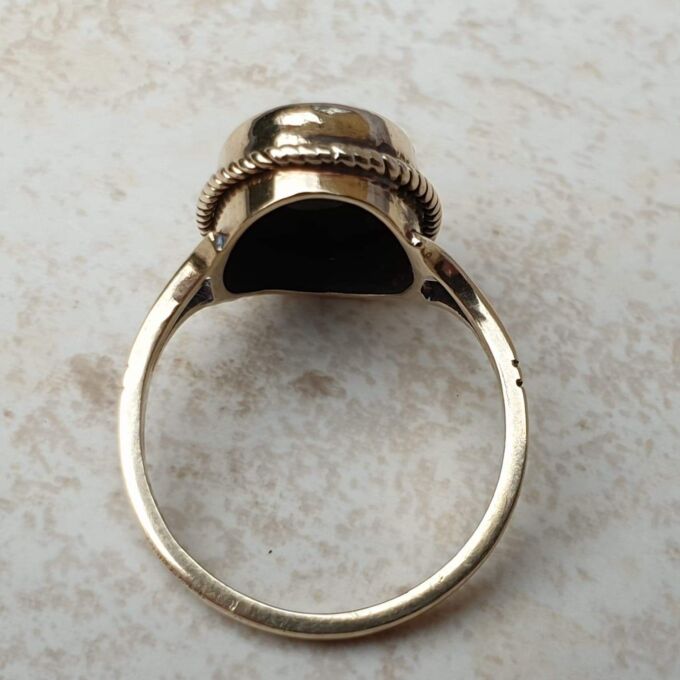 Oval Onyx Solitaire Ring in 9ct Gold,  a UK O or a US 7 1/4.