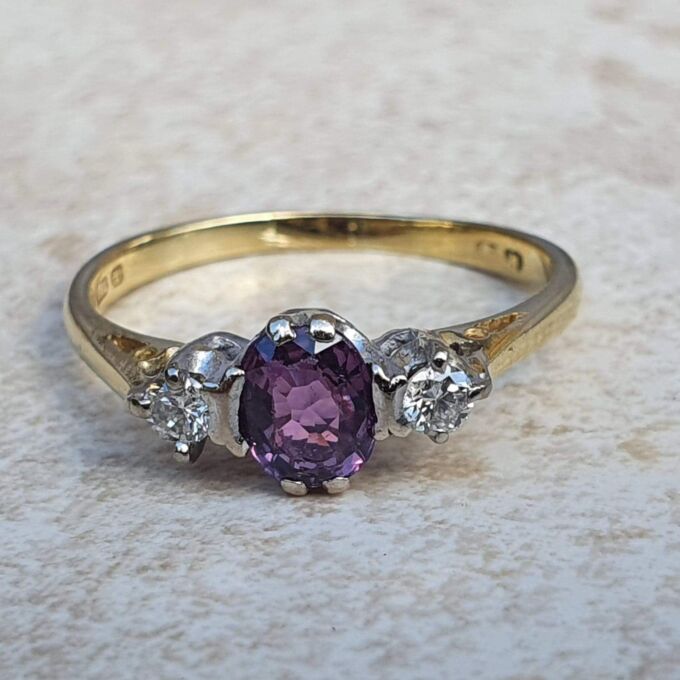 Purple Sapphire and Diamond Ring in 18ct Gold, a UK M 1/2 or a US 6 1/2.