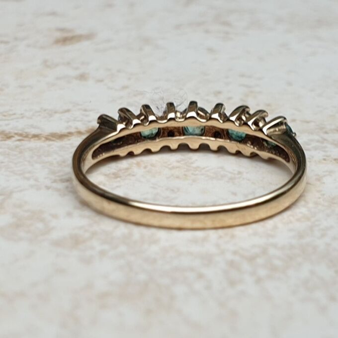 Emerald and Diamond Ring in 9ct Gold, a UK L or a US 6.