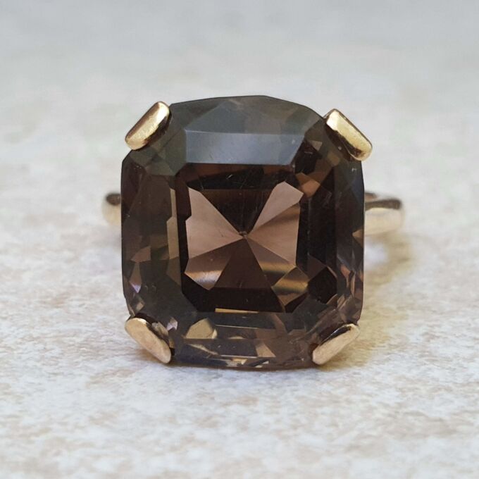 Heavy Smoky Quartz Ring in 9ct Gold.