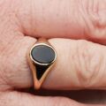 Super Onyx Signet Ring in 9ct Gold, a UK K 1/2 or a US 5 3/4.