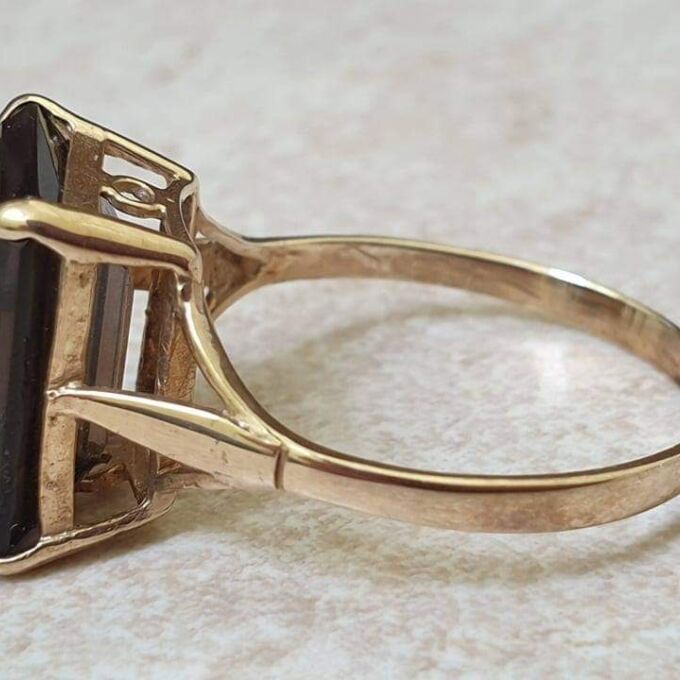 Smoky Quartz Ring in 9ct Gold.