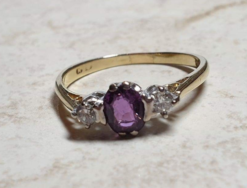 Purple Sapphire and Diamond Ring in 18ct Gold, a UK M 1/2 or a US 6 1/2.