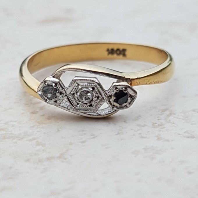 Art Deco Trilogy Diamond Ring in 18ct Gold & Platinum, a UK J 1/2 or a US 5 1/4.