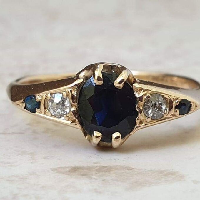 Vintage Sapphire and Diamond Ring in 18ct Gold, a UK L 1/2 or a US 6 1/4