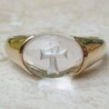 Rock Crystal Ankh Ring in 9ct Gold, a UK Q 1/2 or a US 8 3/4