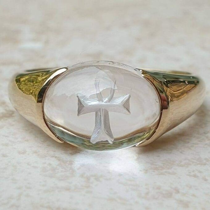 Rock Crystal Ankh Ring in 9ct Gold, a UK Q 1/2 or a US 8 3/4