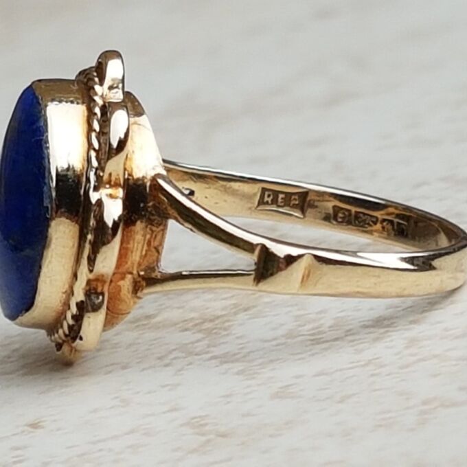 Lovely Lapis Lazuli Solitaire Ring in 9ct Gold, a UK L 1/2 or a US 6 1/4.