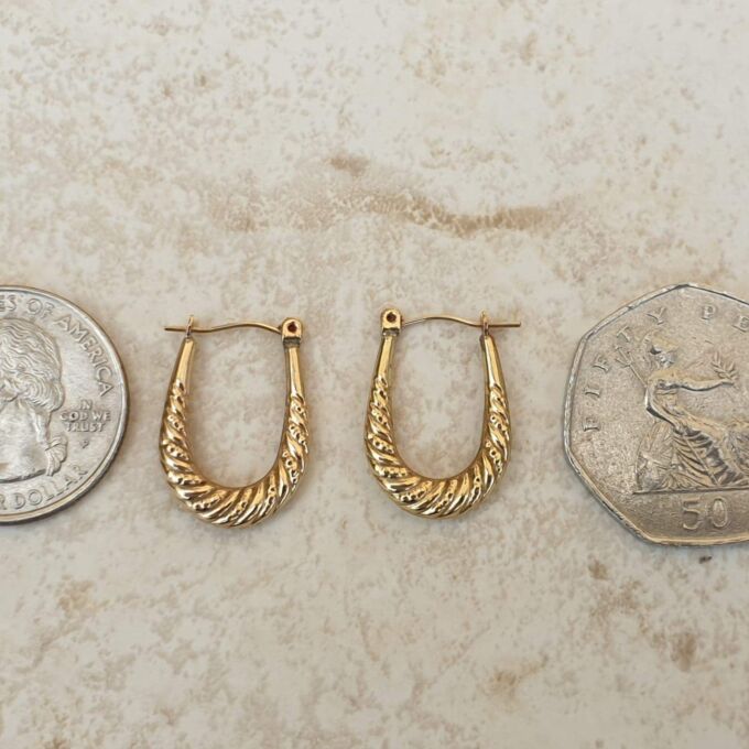 Oval Creole Hoop Earrings in 9ct Gold