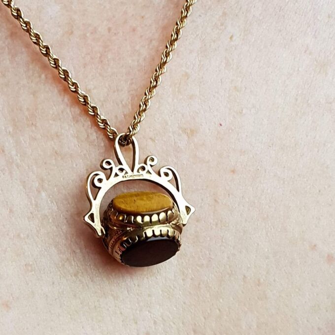 Three Stone Spinner Fob Pendant in 9ct Gold