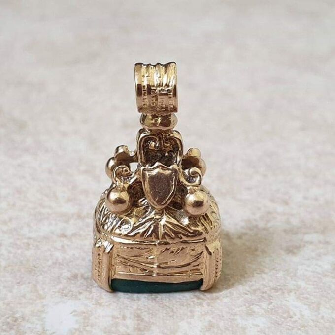 Chrysoprase Fob Pendant in 9ct Gold