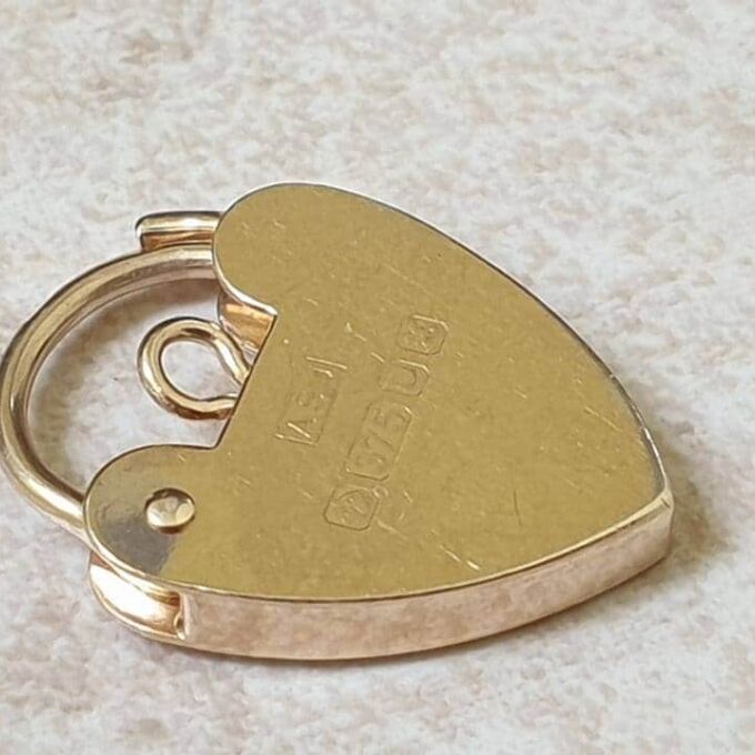 Front Engraved Fully Working Heart Padlock in 9ct Gold