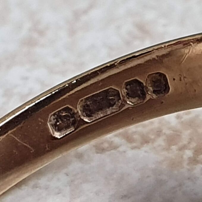 Tigers Eye Signet Ring in 9ct Gold, a UK P 1/2 or a US 8