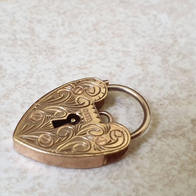 Ornate Heart Padlock Pendant in 9ct Gold