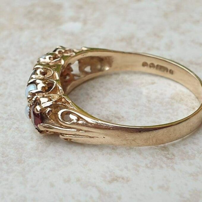 Garnet and Seed Pearl Ring in 9ct Gold.