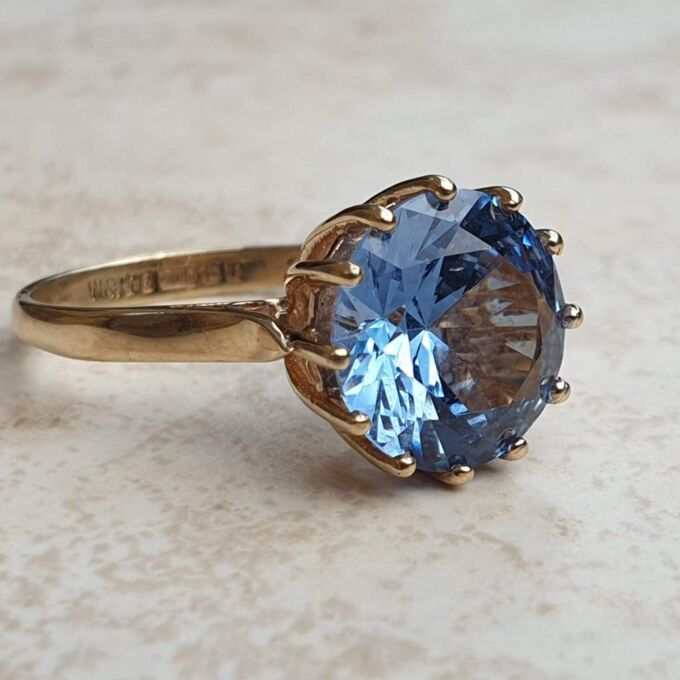 Blue Synthetic Spinel Solitaire Ring in 9ct Gold, a UK I 1/2 or a US 4 3/4
