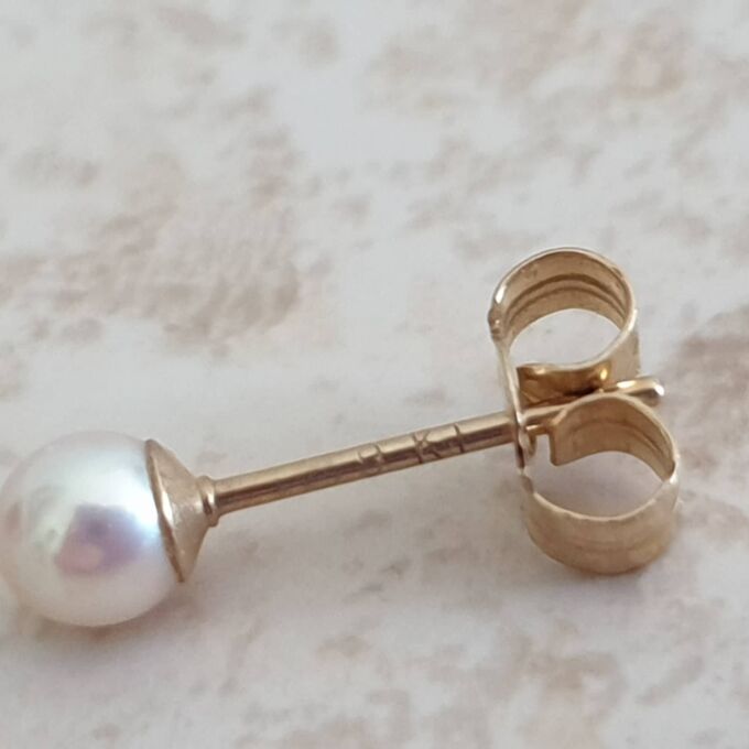 Classic Small Pearl Earrings in 9ct Gold
