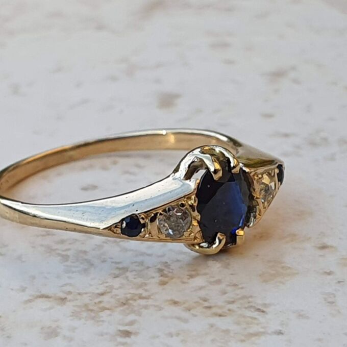 Vintage Sapphire and Diamond Ring in 18ct Gold, a UK L 1/2 or a US 6 1/4