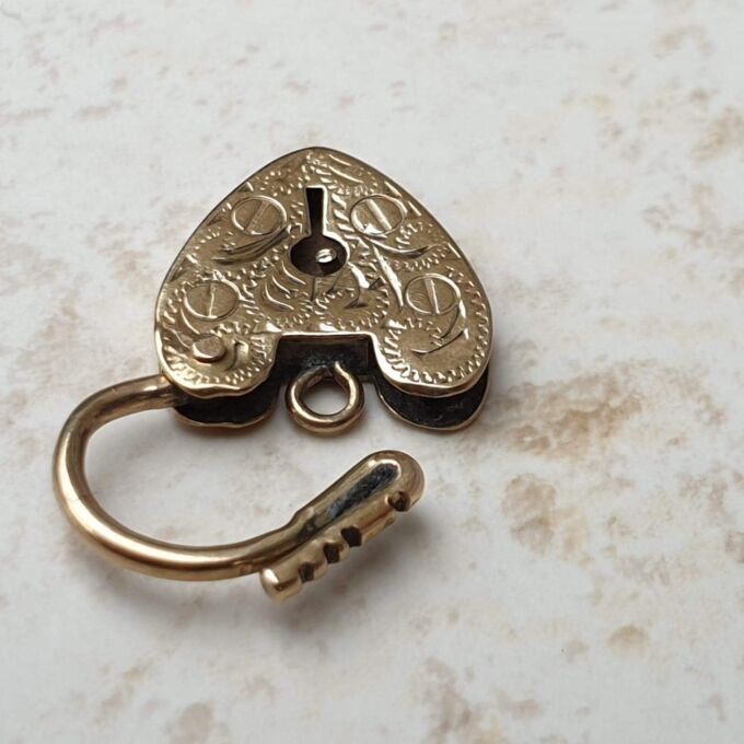 Engraved Heart Pendant in 9ct Gold