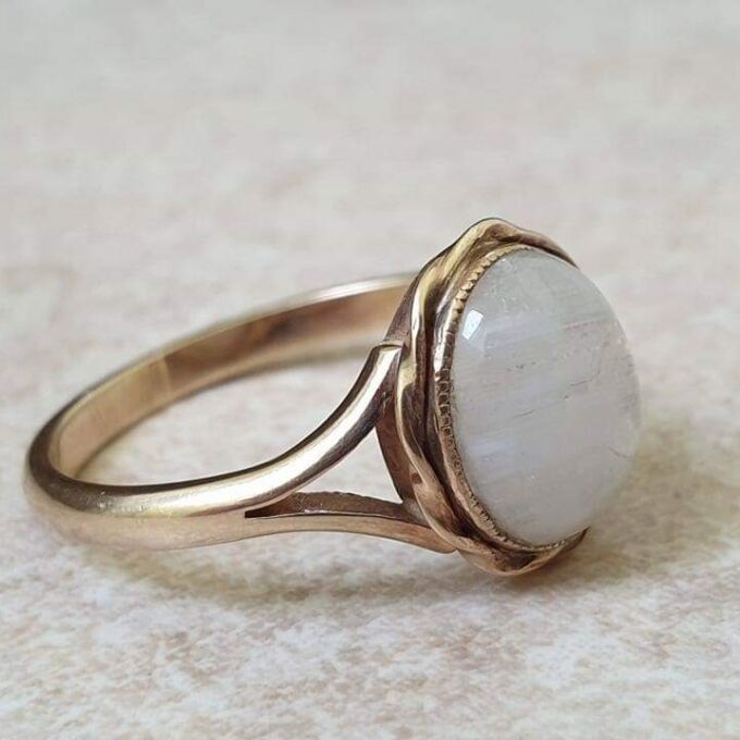 Oval Moonstone Ring in 9ct Gold, a UK O 1/2 or a US 8