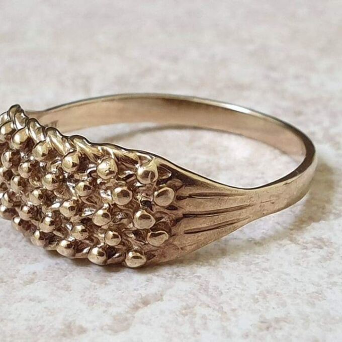 Keeper Ring in 9ct Gold, a UK U or a US 10 1/4