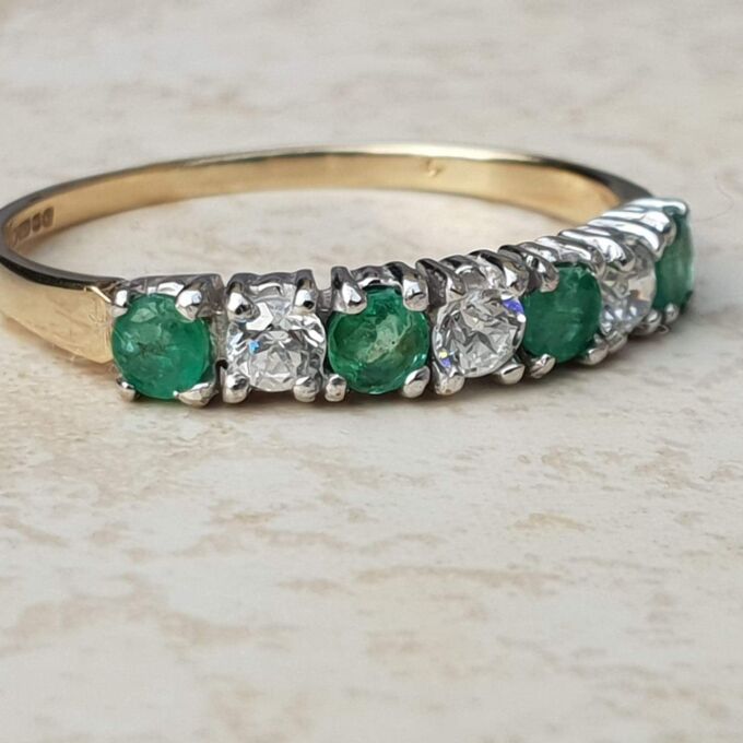 Sparkly Green and White CZ Ring in 9ct Gold, a UK P or a US 8.