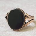 Onyx Solitaire Ring in 9ct Gold, a UK G or a US 3 1/2