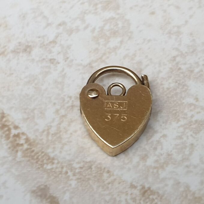 Tiny Heart Padlock in 9ct Gold