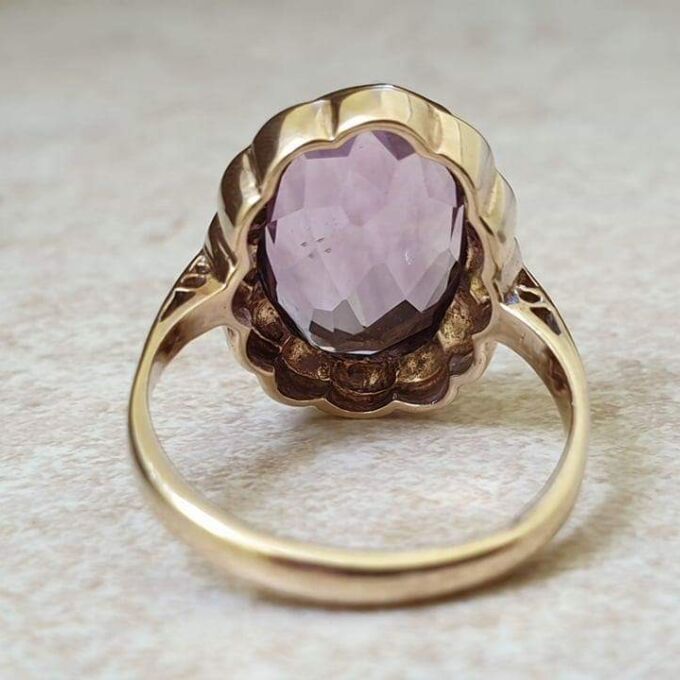 Amethyst Solitaire Frame Ring in 9ct Gold, a UK K or a US 5 3/4