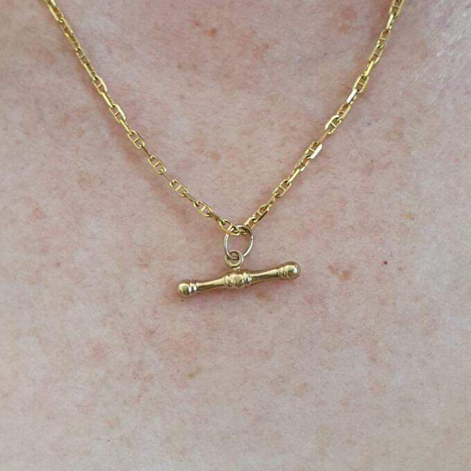 Small T Bar Fob Charm in 9ct Gold.