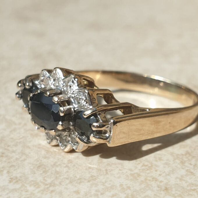 Sapphire and Diamond Ring in 9ct Gold, a UK K or a US 5 1/2