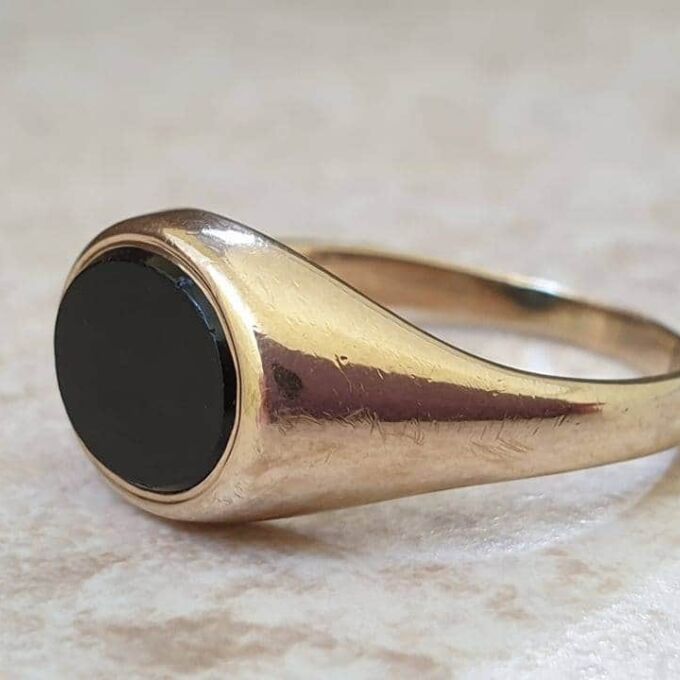 East West Oval Onyx Signet Ring in 9ct Gold.