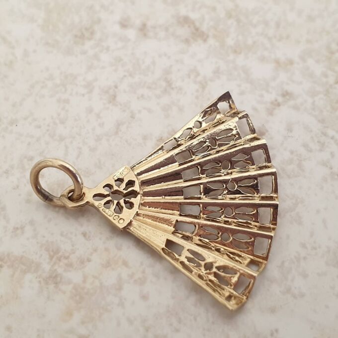 Filigree Ornate Fan Pendant Charm in 9ct Gold