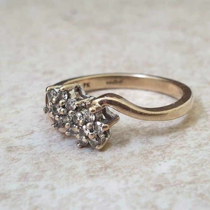 Diamond Twin Daisy Crossover Ring in 9ct Gold, a UK M or a US 6 1/4