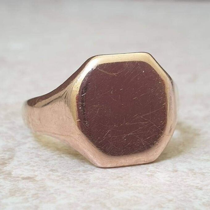 Simple Signet Ring in 9ct Gold.